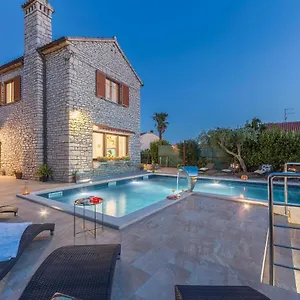  Villa Greenhouse Unna With Heated Pool