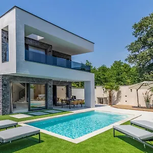  Villa Superb Design